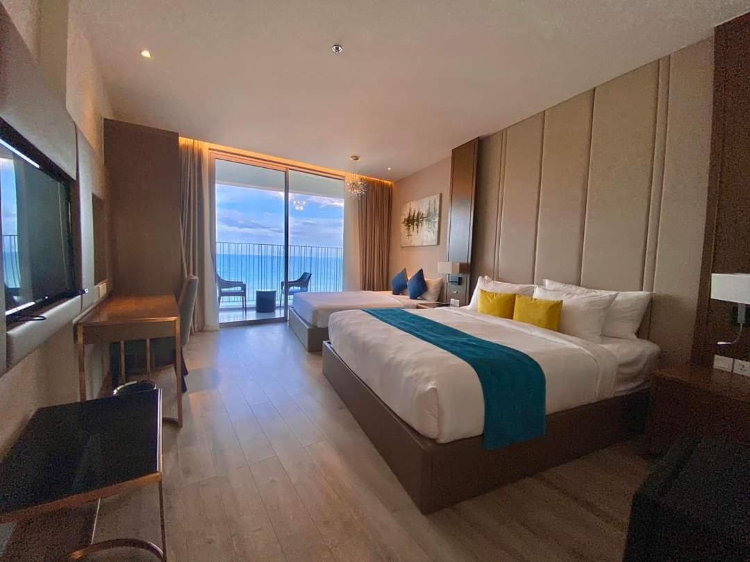 Panorama Oceanfront Suite Нячанг Екстер'єр фото