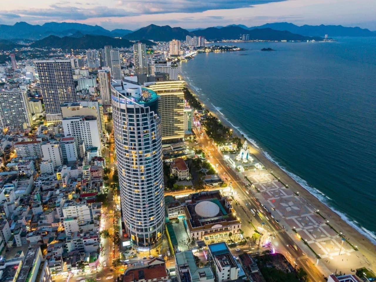 Panorama Oceanfront Suite Нячанг Екстер'єр фото