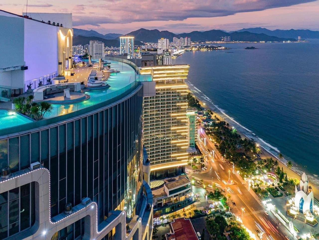Panorama Oceanfront Suite Нячанг Екстер'єр фото