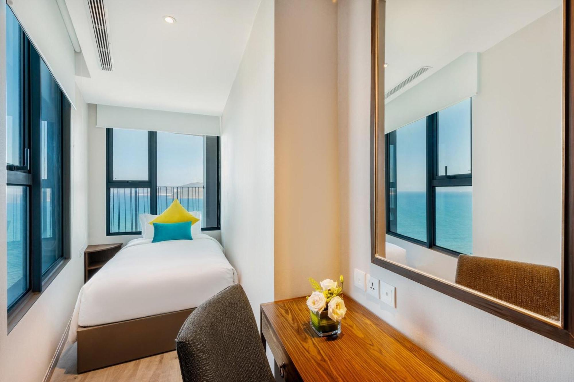 Panorama Oceanfront Suite Нячанг Екстер'єр фото