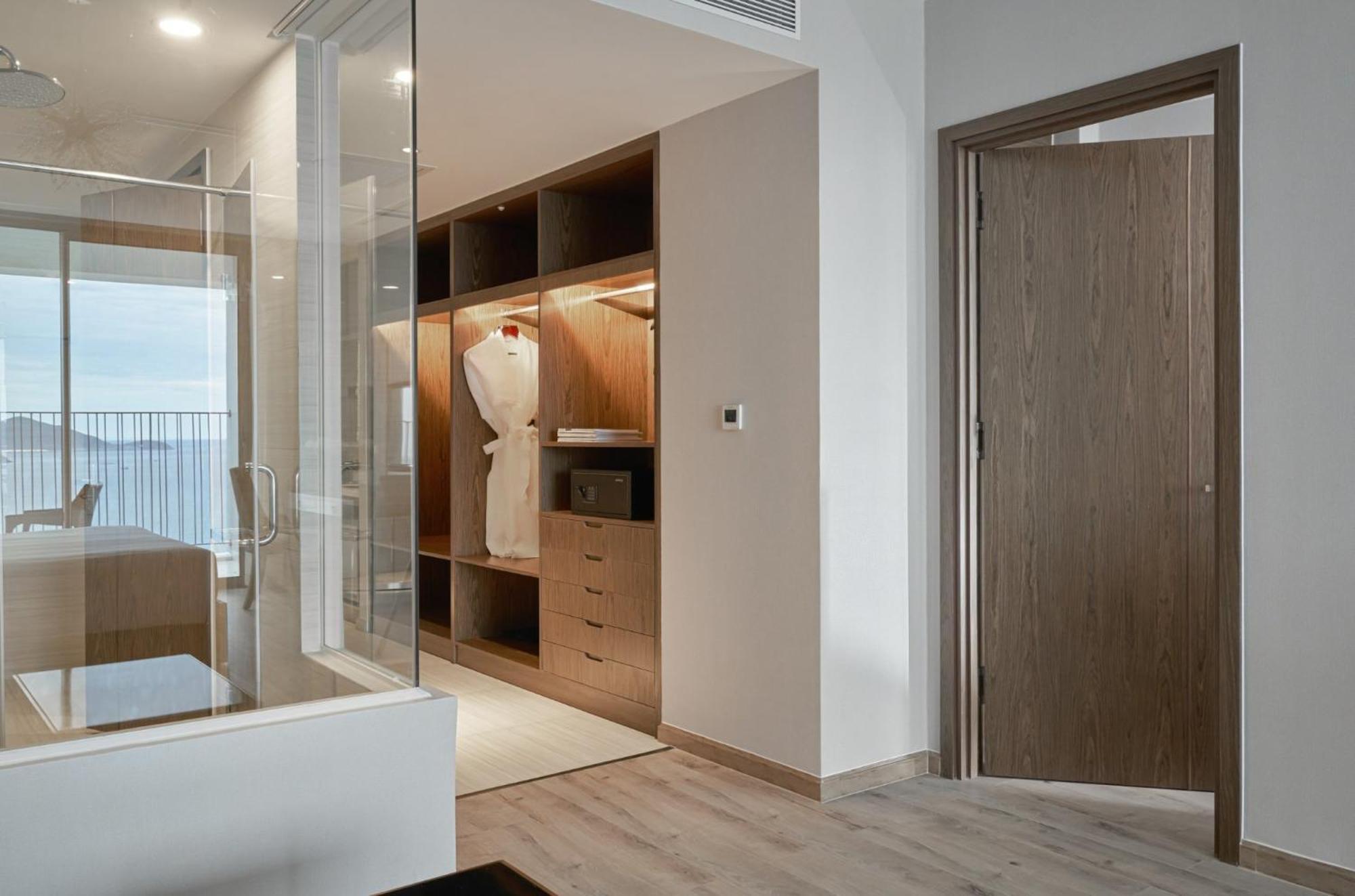 Panorama Oceanfront Suite Нячанг Екстер'єр фото