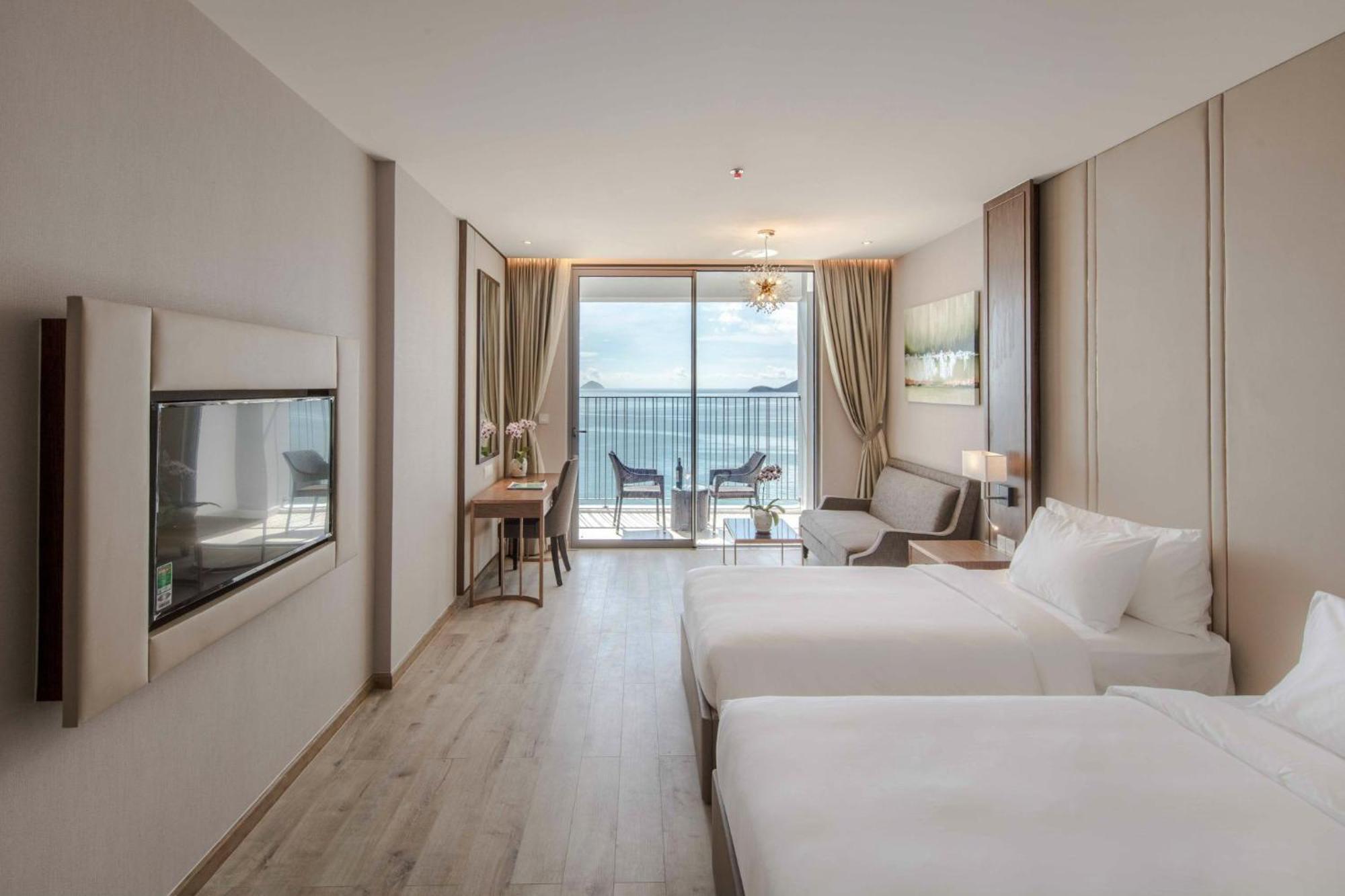 Panorama Oceanfront Suite Нячанг Екстер'єр фото