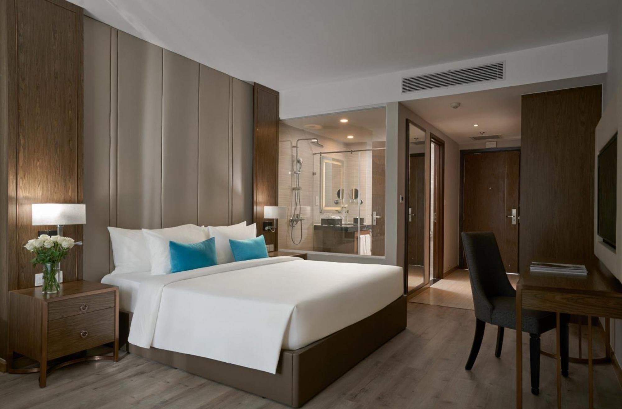 Panorama Oceanfront Suite Нячанг Екстер'єр фото