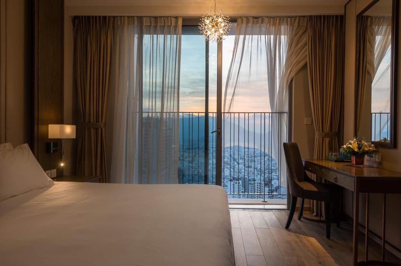 Panorama Oceanfront Suite Нячанг Екстер'єр фото