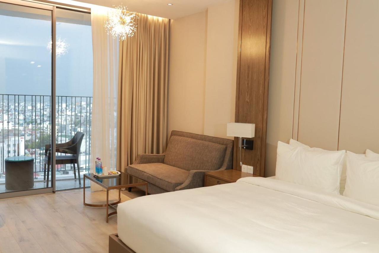 Panorama Oceanfront Suite Нячанг Екстер'єр фото