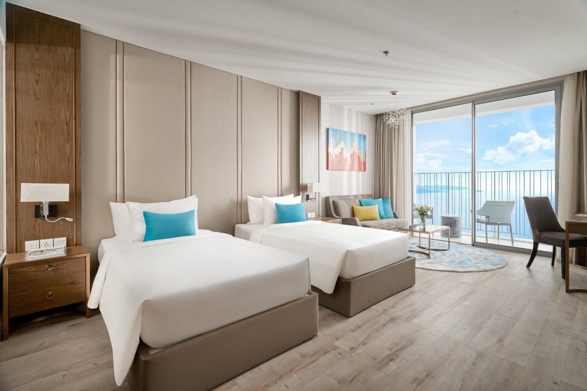 Panorama Oceanfront Suite Нячанг Екстер'єр фото