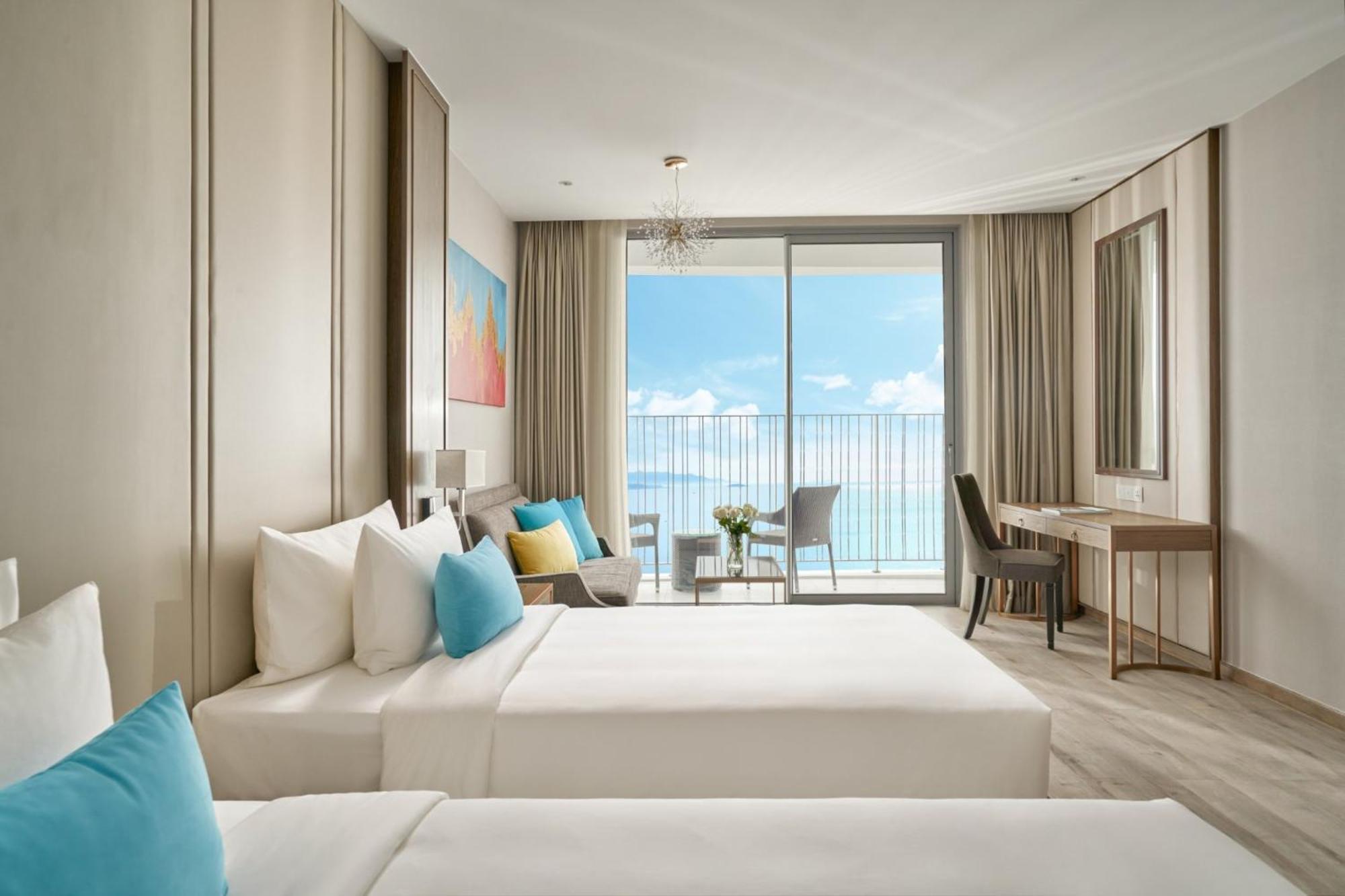 Panorama Oceanfront Suite Нячанг Екстер'єр фото