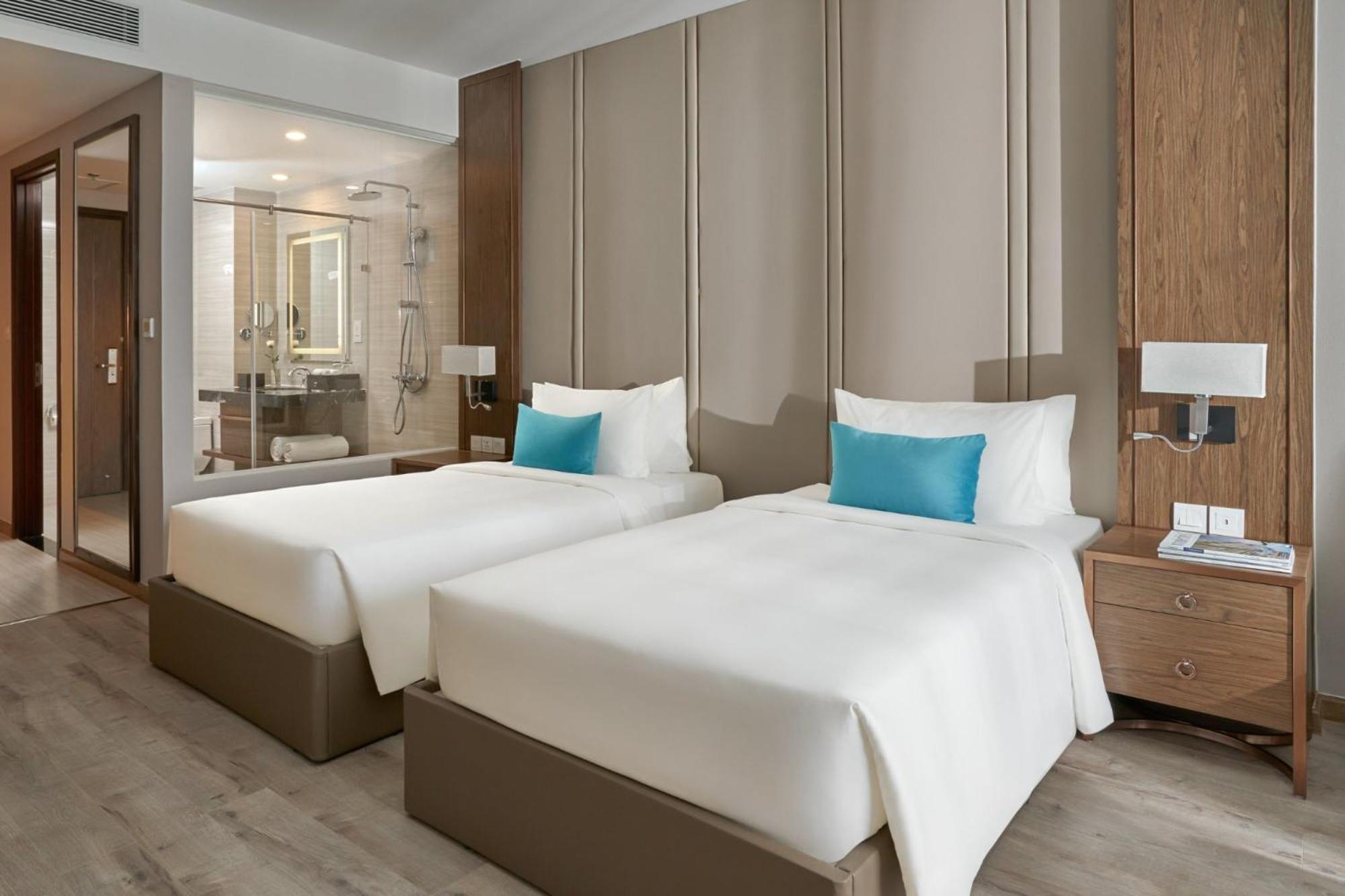 Panorama Oceanfront Suite Нячанг Екстер'єр фото
