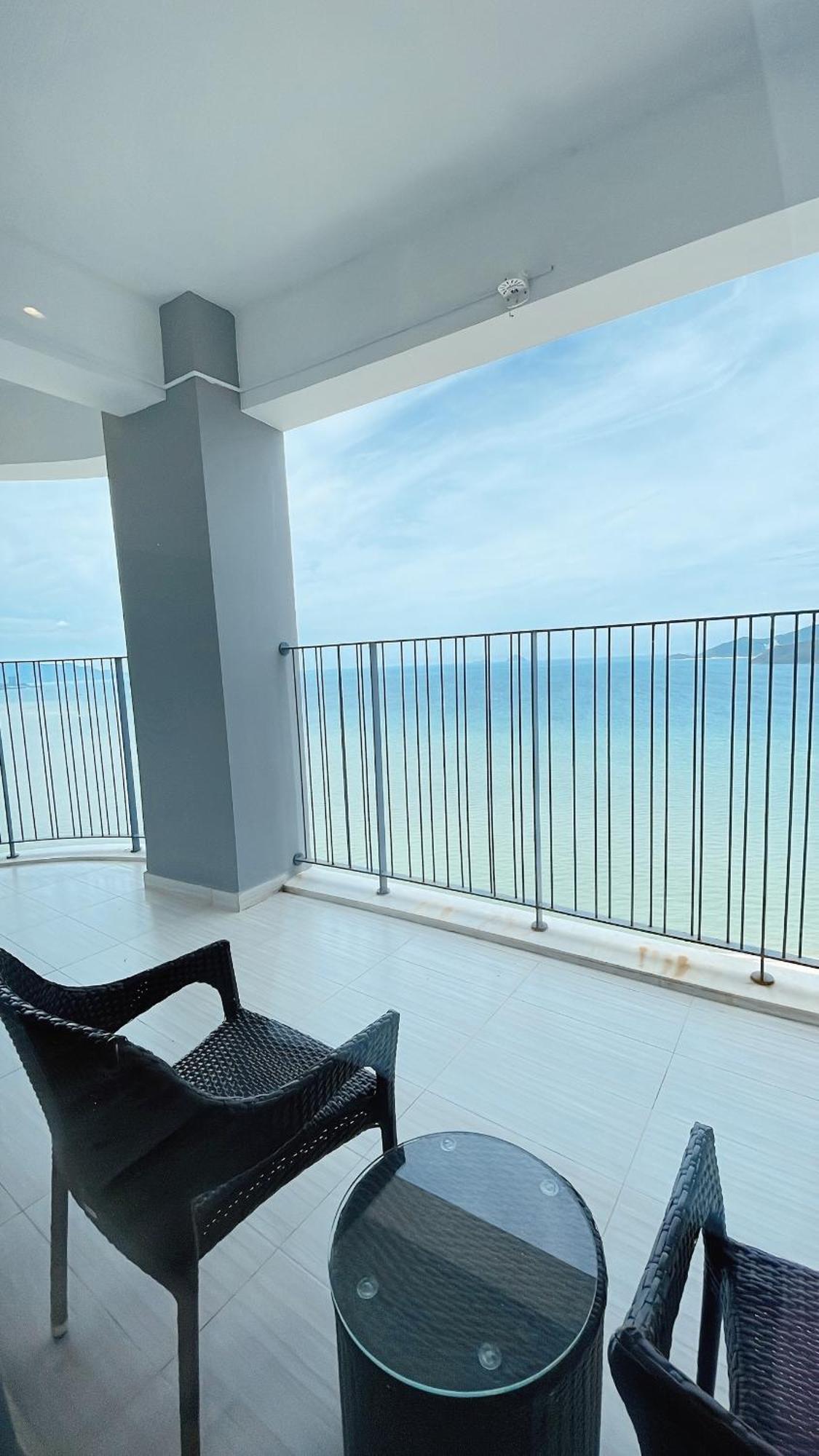 Panorama Oceanfront Suite Нячанг Екстер'єр фото