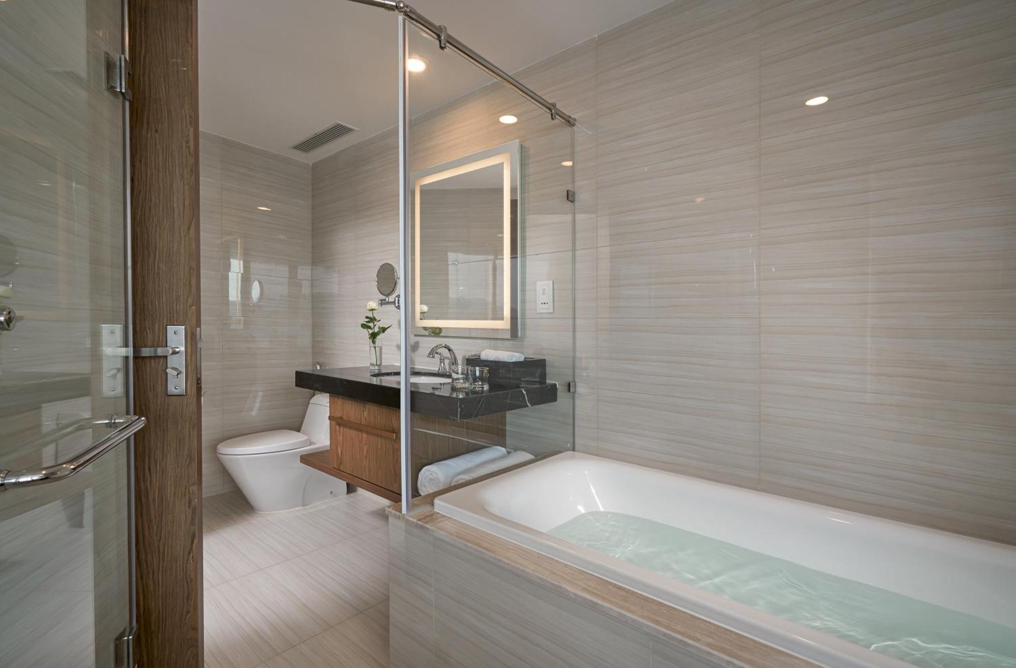 Panorama Oceanfront Suite Нячанг Екстер'єр фото